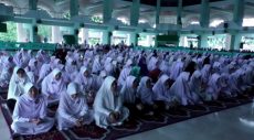 Ratusan Peserta Ikuti Wisuda Akbar Surah Al-Mulk Yayasan Baiturahman