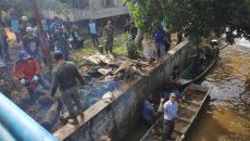 PT GMS Gelar Gotong Royong Bersihkan Sungai Guntung