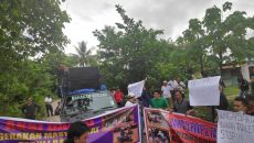 Gerakan Masyarakat Peduli Banjir Lakukan Aksi Damai Di PT IMM