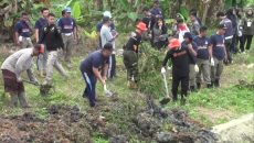 Kejari Bontang Bakti Sosial Gotong Royong Bersihkan Sungai Pasca Banjir