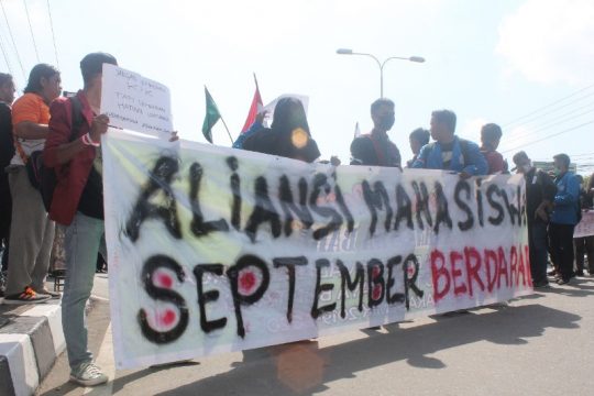 Foto Aksi Mahasiswa terkait penolakan RKUHP dan RUU KPK