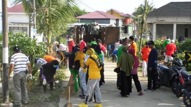 Pupuk Kaltim Galakkan Program Jum’at Bersih