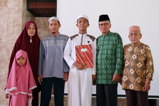 Perdana, Rumah Tahfidz Nurul Ilmi YABIS Luluskan 1 Orang Penghafal Al-Qur’an