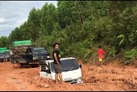 Bersama Pemkab, Joni Siap Perjuangkan Perbaikan Jalan Kecamatan Muara Bengkal