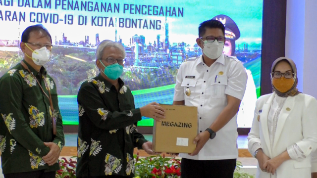 KPI Serahkan Bantuan Penanggulan COVID-19 dan Dampak PPKM Kepada Pemkot Bontang