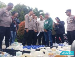 Bawa Ratusan Liter Miras Asal NTT, Seorang Pemuda Diamankan di Pelabuhan Loktuan