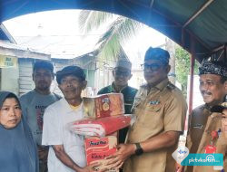 Basri Rase Serahkan Bantuan kepada Korban Kebakaran di RT 20 Kelurahan Berbas Pantai