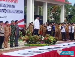 Bupati Kukar Pimpin Apel Gabungan ASN dan Serahkan Penghargaan Pembangunan