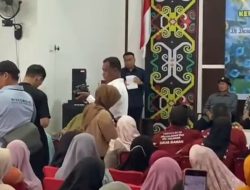 Bupati Kukar Sapa Lansia di Peringatan Hari Keluarga Nasional 2025