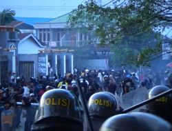 Unjuk Rasa Aliansi Mahakam di DPRD Kaltim Berakhir Ricuh