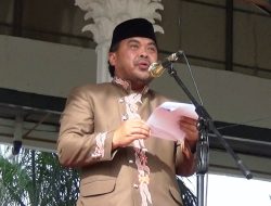 Agus Haris Tekankan Komitmen Pemerintah dalam Pemerataan Guru pada Upacara HGN dan HUT Ke-80 PGRI