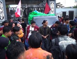 300 Mahasiswa Tuntut Kejelasan Beasiswa Gratis Pol dan Tolak RUU Pilkada