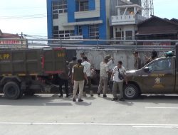 Satpol PP Samarinda Bongkar Bangunan Liar di Kolong Jembatan Mahakam IV