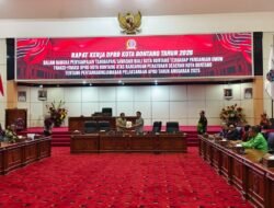 Wawali Agus Haris Sampaikan Jawaban Pemerintah Atas Raperda P2APBD Bontang 2025