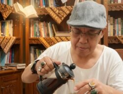 Hari Sastra: Menyeduh Kata Dalam Cawan Kenyataan