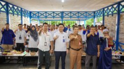 Tekan Biaya Produksi, Pupuk Kaltim Latih Pembudidaya Bontang Buat Pakan Ikan Mandiri